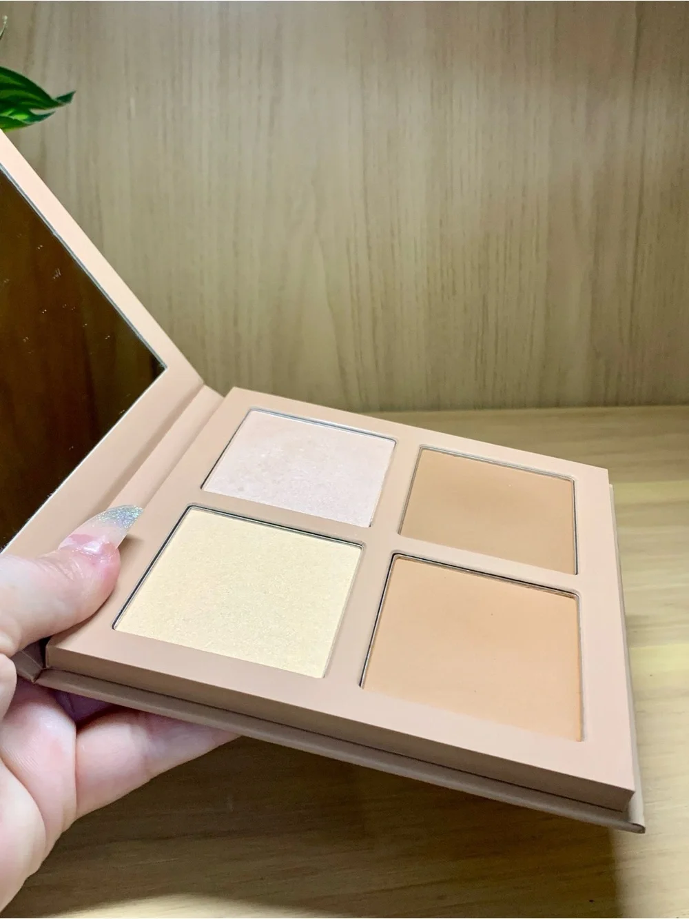 KKW Beauty Powder Contour & Highlight Kit in Medium. New!